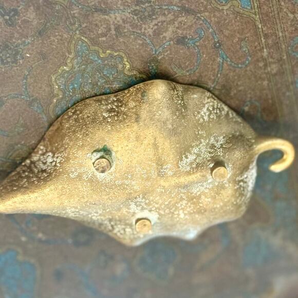 Vintage Solid Brass Leaf Dish – Footed Catchall Tray - Picture 3 of 4